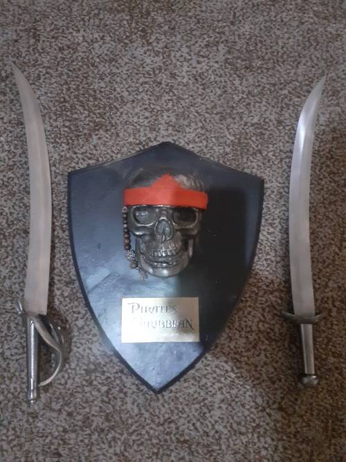 RARE PIRATES OF THE CARIBBEAN SWORD AND SKULL PLAQUE IN BETHLEHEM