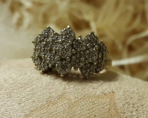 EXQUISITE LADIES DIAMOND CLUSTER RING 9CT GOLD STUNNING