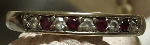 NEW GOLD LISTING!! LADIES 9CT GOLD RING WITH RED AND CLEAR STONES, CAN BE USED AS WEDDING BAND