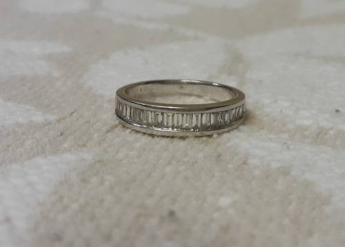 STUNNING LADIES 18CT WHITE GOLD DIAMOND RING SIZE J