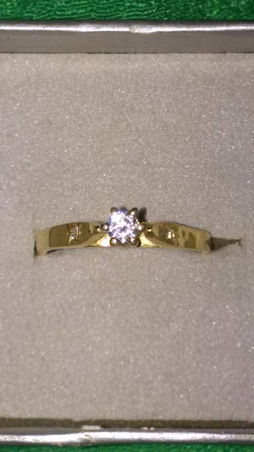 18CT LADIES DIAMOND RING VS