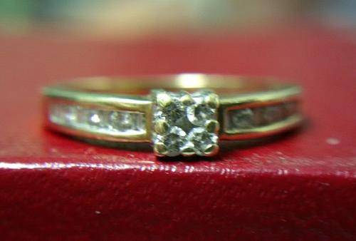SPARKLY ###9CT GOLD LADIES DIAMOND RING 19 DIAMONDS IN TOTAL