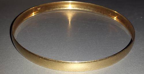 LADIES 9CT GOLD BANGLE 5.5MM @ low start R1 AUCTION