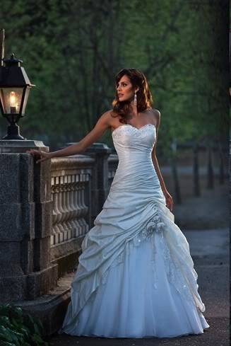 White Sweetheart Ball Gown Bridal Wedding Dress Size 8