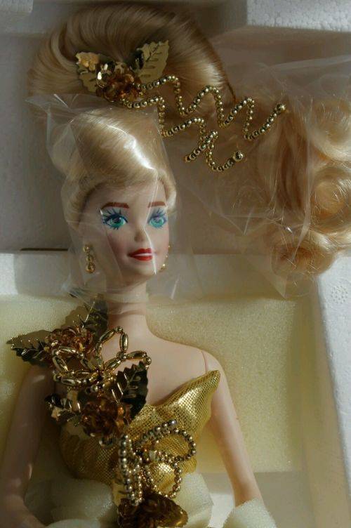 Barbie Collector Limited Edition Gold Sensation PORCELAIN Barbie Doll 1993 w/Shipper