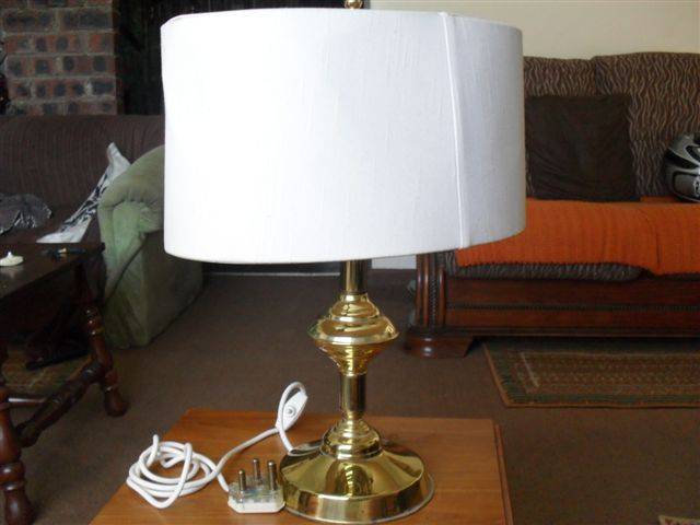 *** LOVELY 2 LIGHT BRASS LAMP ***