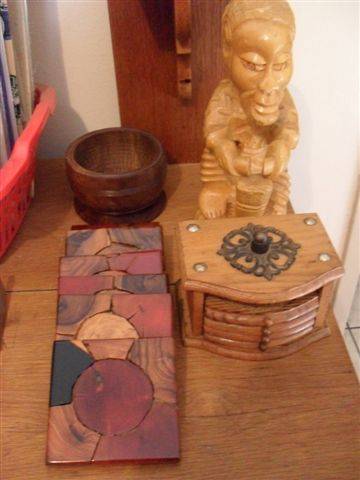 A COLLECTION OF WOODEN ITEMS