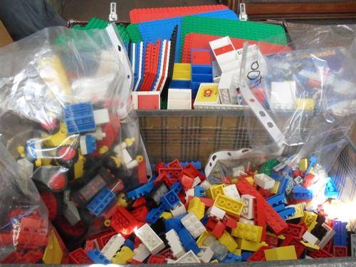 100'S AND 100'S AND 100'S OF ALL SORTS OF REAL LEGO PARTS AND PIECES.....