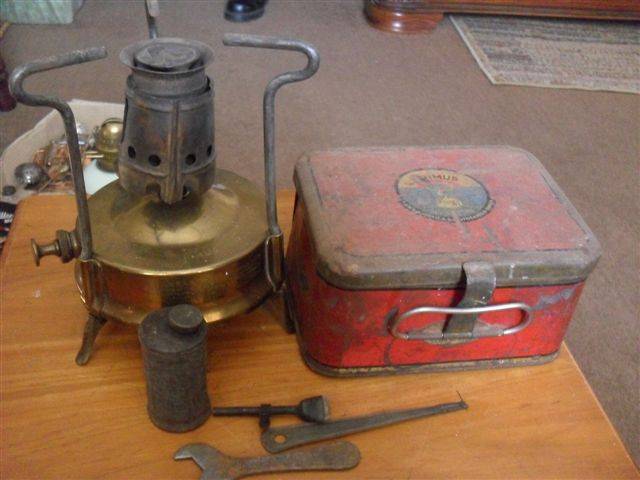 VINTAGE BRASS FOLD UP PRIMUS STOVE NO 210 IN TIN ...MADE IN SWEDEN....