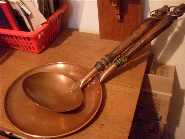2  X DE KLERK ORIGINAL COPPER SPOONS........65 CM AND 54 CM LONG.....