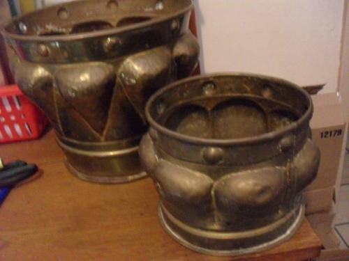 1 X LARGE BRASS PLANTER AND A MED BRASS PLANTER