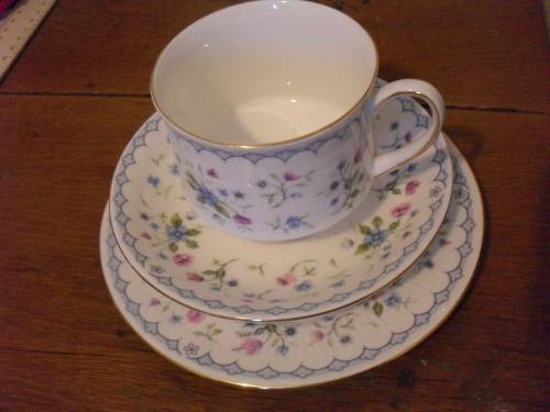 VINTAGE..... PARAGON TRIO....FLORABELLA SERIES.....