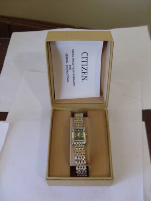 IN FABULOUS CONDITION...BEAUTIFUL LADIES CITIZEN QUARTS WATCH....WORKING