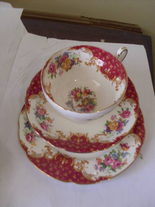 PARAGON VINTAGE TRIO....BEAUTIFUL ROCKINGHAM PATTERN