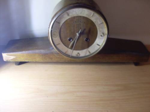 VINTAGE JUNGHANS GERMAN WOODEN MANTLE CLOCK ..PLEASE SEE DISCRIPTION
