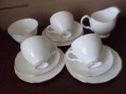 QUEEN ANNE WHITE/GOLD PART TEASET....11 PIECES