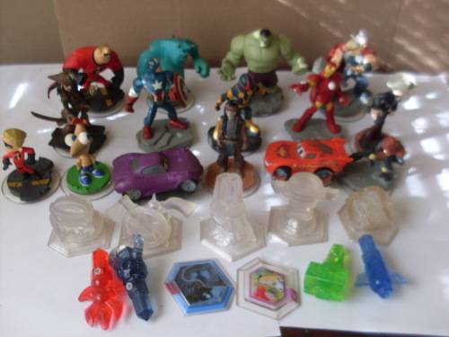 TOTAL OF 26 VARIOUS ORIGINAL DISNEY MARVEL INFINITY FIGURINES /POWER DISCS AND MORE