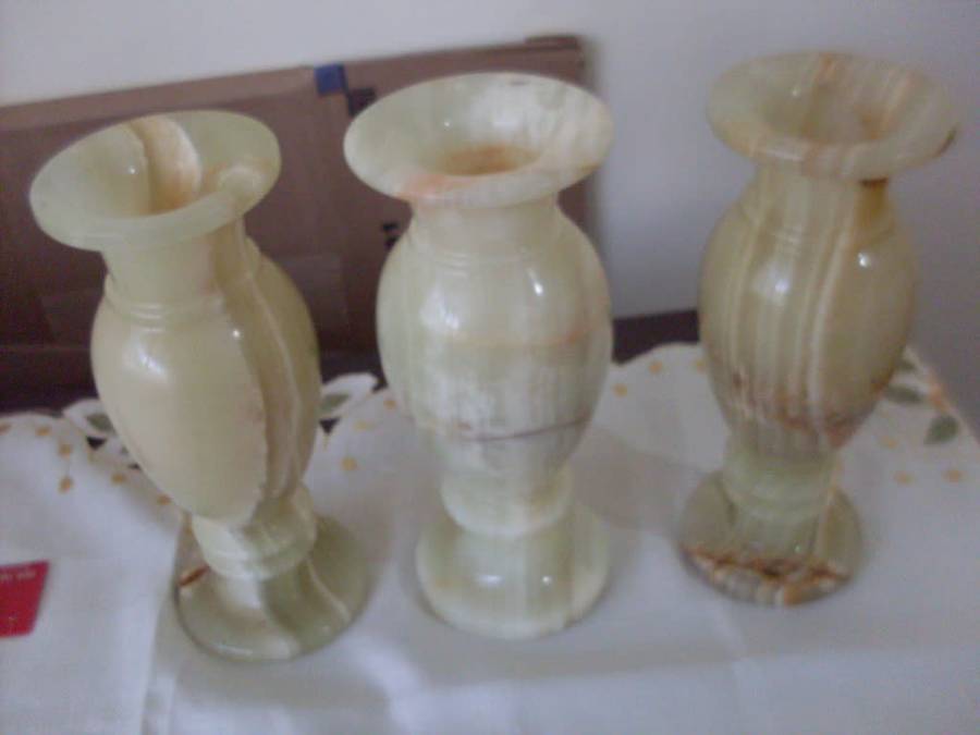 3 PRETTY MARBLE/ALABASTER VASES..STAND 21 CM TALL EACH