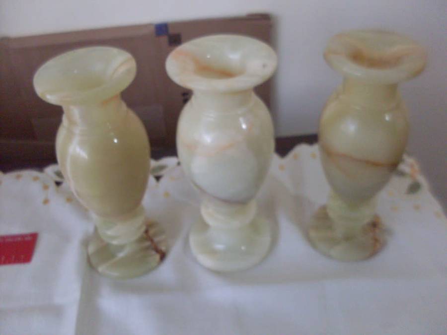 3 PRETTY MARBLE/ALABASTER VASES..STAND 21 CM TALL EACH
