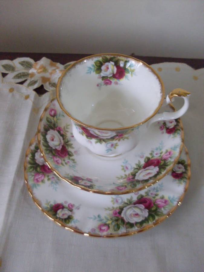 PRETTY ROYAL ALBERT CELEBRATION TRIO ....DAMAGE FREE