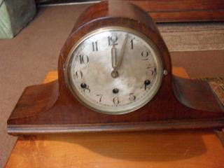 A LOVELY WESTMINISTER CHIME MANTLE CLOCK