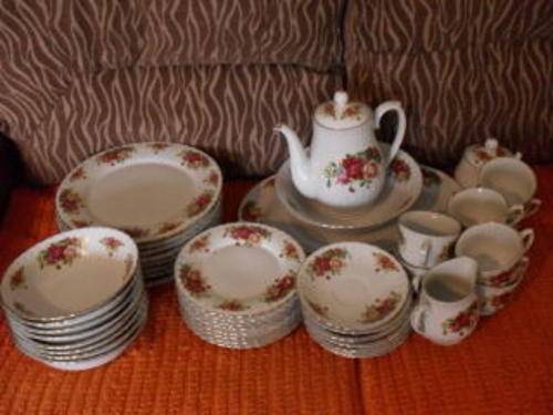 45 PIECE ENGLISH ROSE DINNER SERVICE !!!!! FOR COLLECTION ONLY !!!!!
