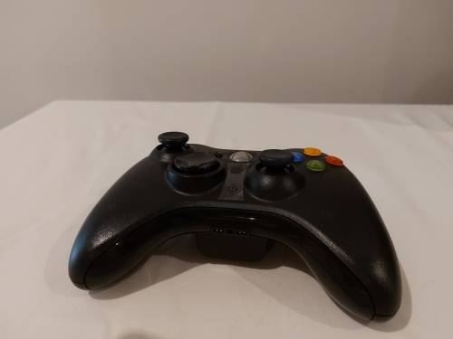 Xbox 360 Slim 250 GB with 2 controllers