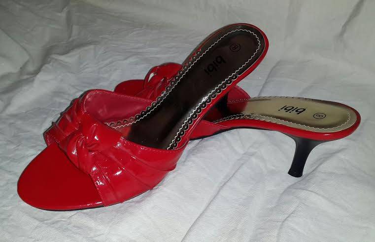 Brand new sexy bright red shoes - Size 8