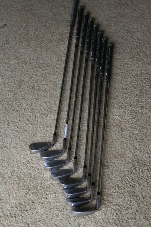 Mens WIlson Golf Clubs plus Bag