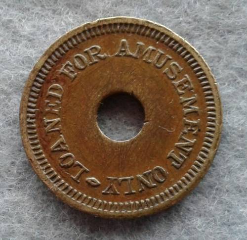 MILLS GOLDEN OFFICIAL PINBALL TOKEN  1933 + 21MM DIAMETER