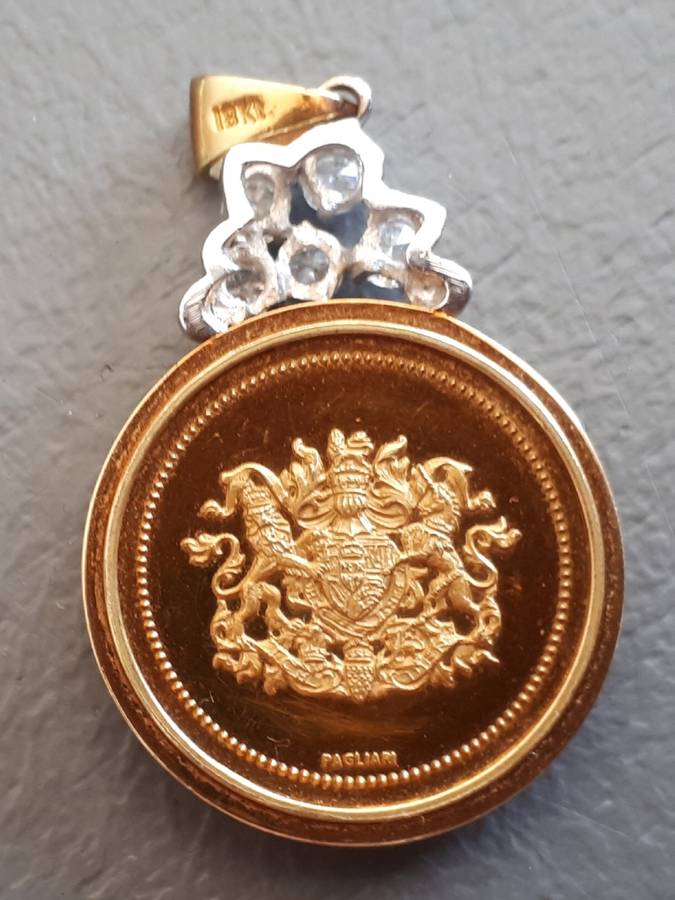 1981 ROYAL WEDDING GOLD 22CT  MEDALLION SET IN 18 CT GOLD  HOLDER : TOTAL MASS 20,59GM