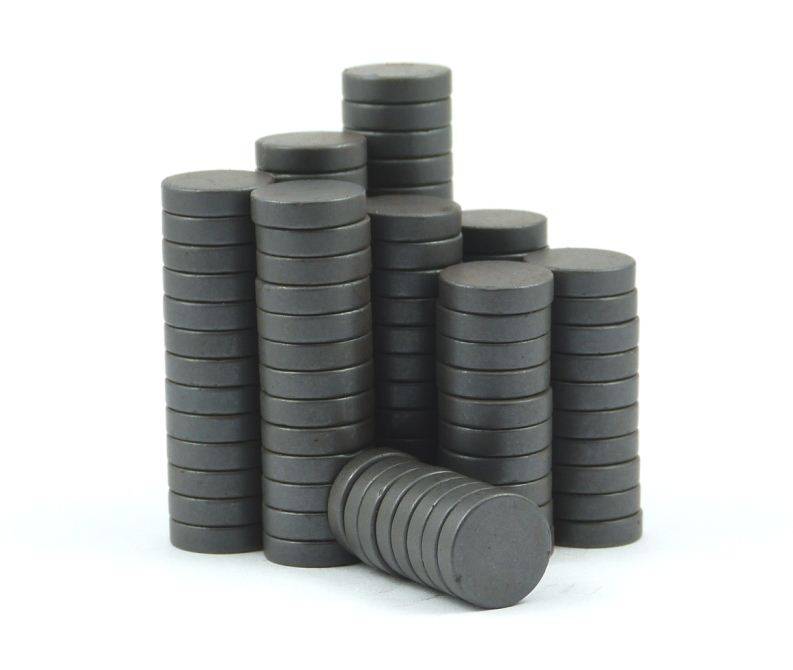 25 Small 18mm x 4mm Ferrite Disk Magnets