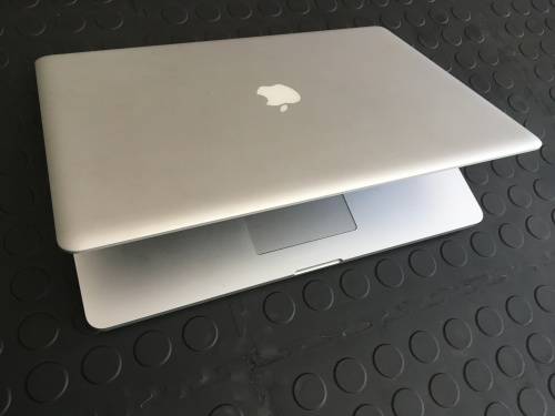 MacBook Pro 17" (2011 Model) Core i7, 8 GB Memory, 500GB HDD