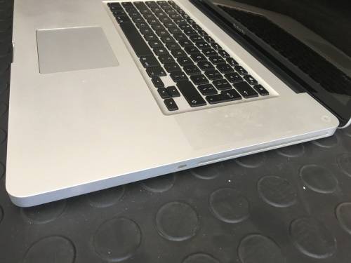 MacBook Pro 17" (2011 Model) Core i7, 8 GB Memory, 500GB HDD