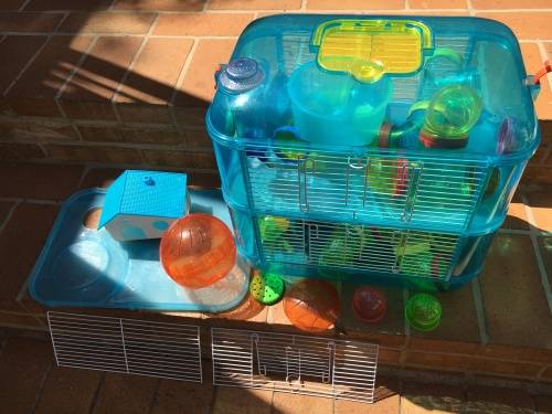 Hamster cage with many accessories - excellent