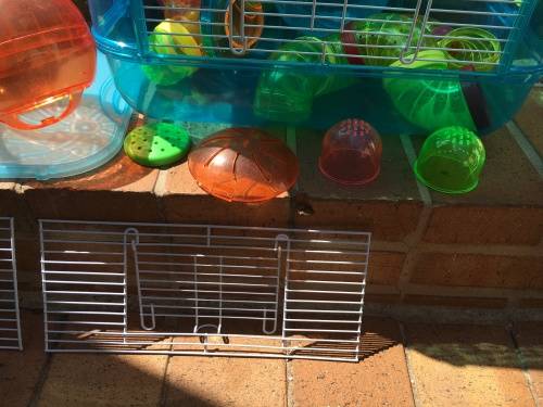 Hamster cage with many accessories - excellent