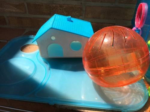 Hamster cage with many accessories - excellent