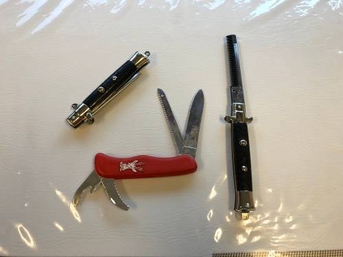 Pretend playing plastic knives - press button turns into comb