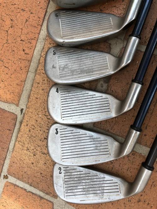 Wow - Callaway irons with graphite shafts and nie grips - Good value