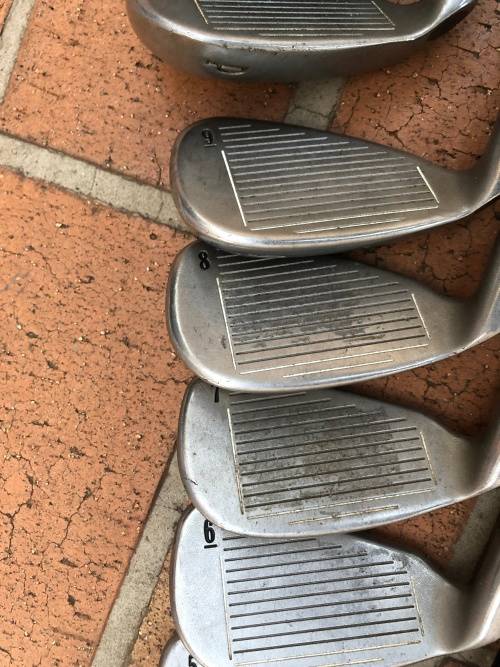 Wow - Callaway irons with graphite shafts and nie grips - Good value