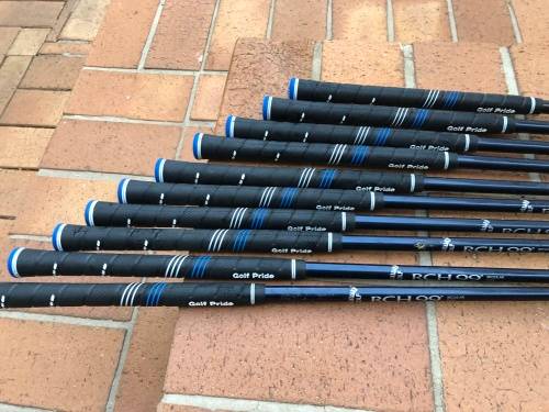 Wow - Callaway irons with graphite shafts and nie grips - Good value
