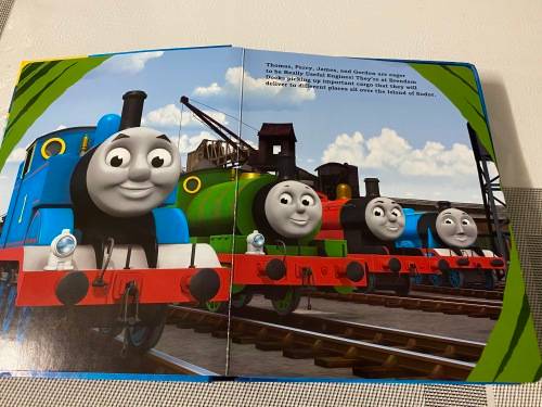 Nice Thomas and Friends Book with playing models and play mat - fantastic