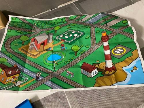 Nice Thomas and Friends Book with playing models and play mat - fantastic