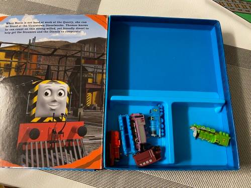 Nice Thomas and Friends Book with playing models and play mat - fantastic