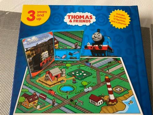 Nice Thomas and Friends Book with playing models and play mat - fantastic