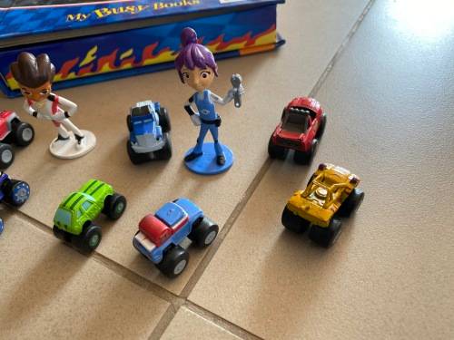 Blaze and the Monster Machine Book, Floor Mat and Figurines