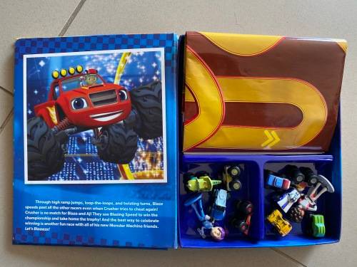 Blaze and the Monster Machine Book, Floor Mat and Figurines