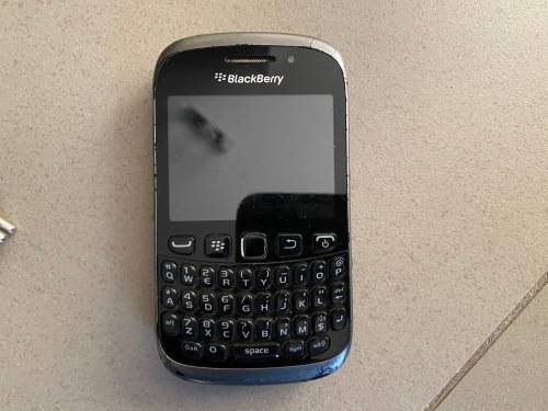 Blackberry Phone with Charger - cheap and works