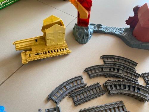 Thomas Train Set with trains, tracks and nice scenery