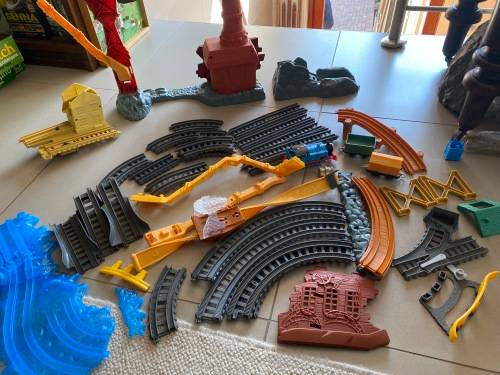 Thomas Train Set with trains, tracks and nice scenery